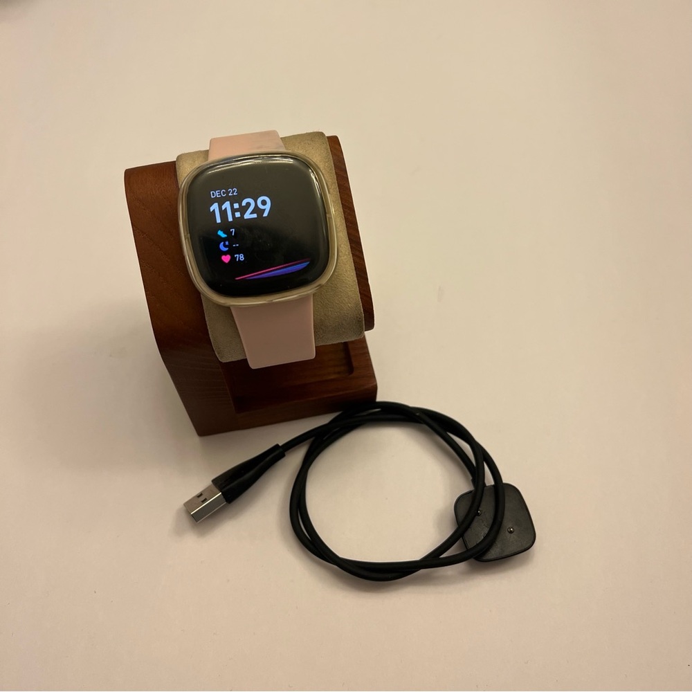 Fitbit‎ Sense, gold/pink, charger included